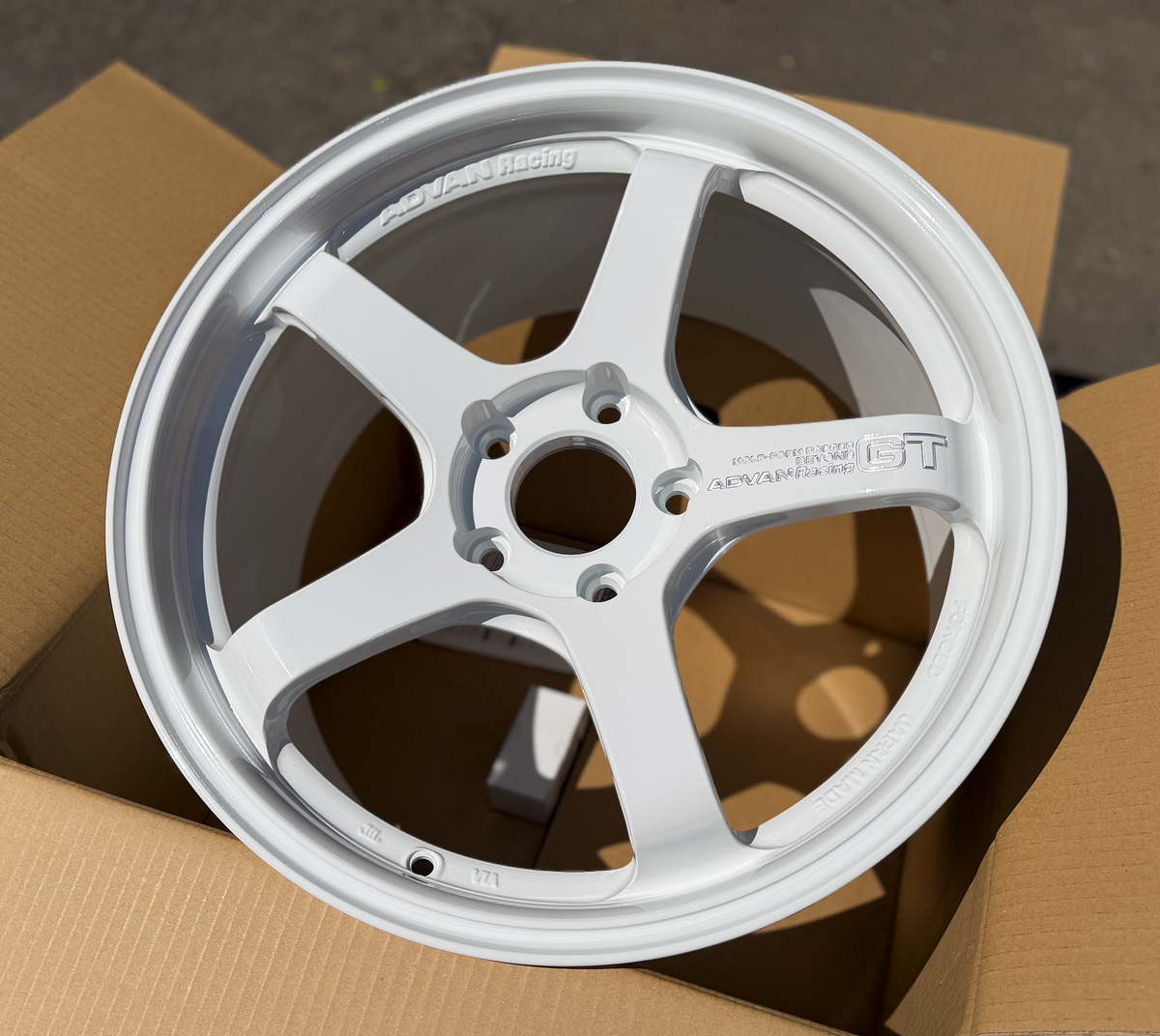 Advan GT Beyond Wheel - 18x9.5 +45 5x120 - Racing White
