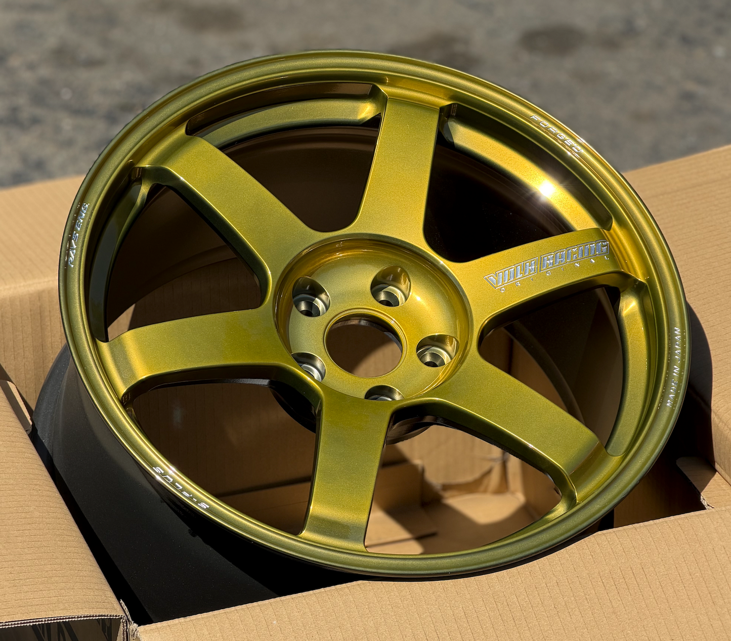 Volk Racing TE37 Saga S-Plus Wheel - 18x9.5 +38 5x114.3 - Hyper Gold
